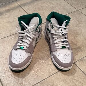 Men’s Nike mid top.. almost brand new